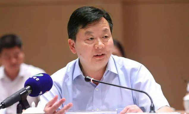 可可托海：矿坑变身地质公园